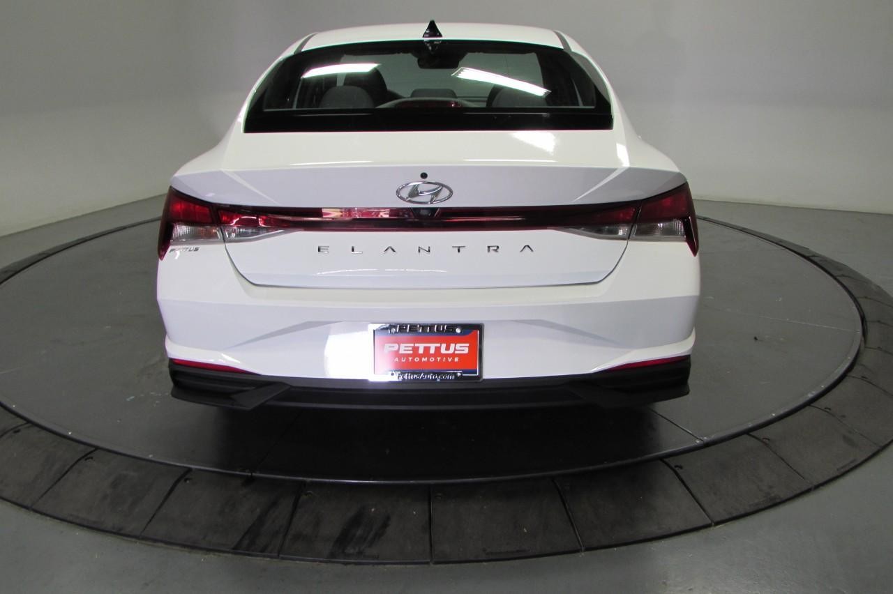 Hyundai Elantra Vehicle Full-screen Gallery Image 07