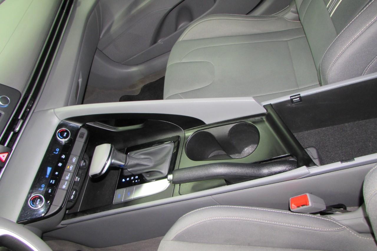 Hyundai Elantra Vehicle Full-screen Gallery Image 21