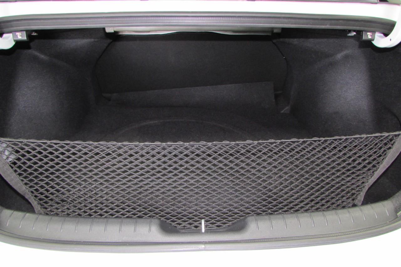 Hyundai Elantra Vehicle Full-screen Gallery Image 25