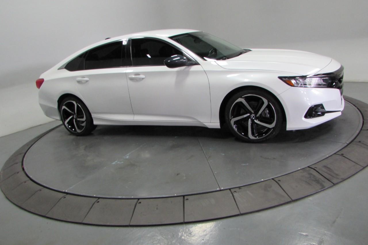 Honda Accord Vehicle Full-screen Gallery Image 04