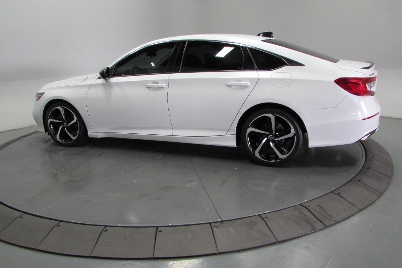 Honda Accord Vehicle Full-screen Gallery Image 05