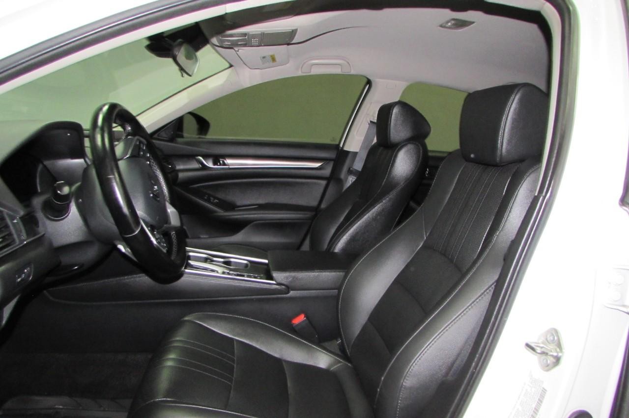 Honda Accord Vehicle Full-screen Gallery Image 12