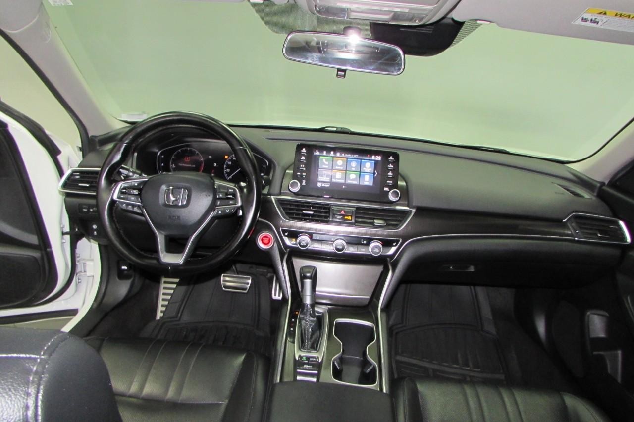 Honda Accord Vehicle Full-screen Gallery Image 22