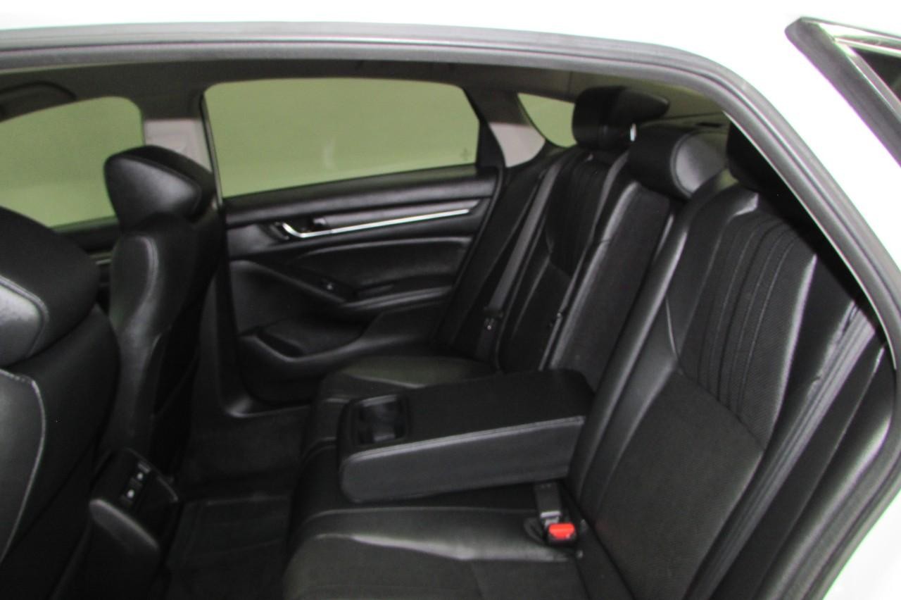 Honda Accord Vehicle Full-screen Gallery Image 24