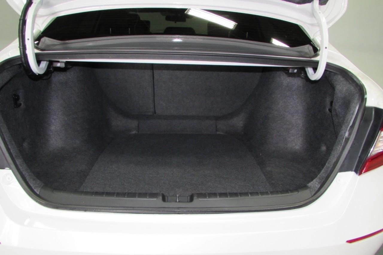 Honda Accord Vehicle Full-screen Gallery Image 26