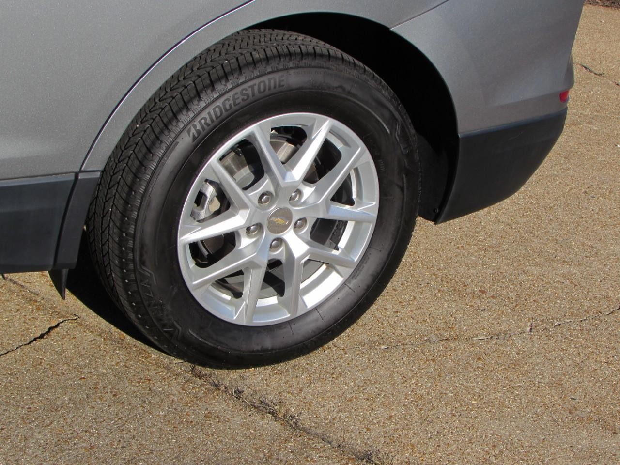 Chevrolet Equinox Vehicle Full-screen Gallery Image 10