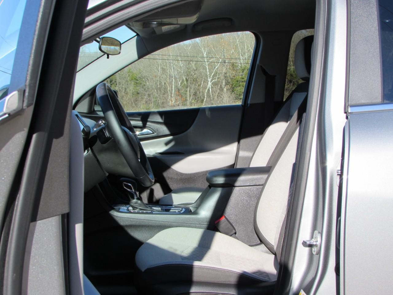 Chevrolet Equinox Vehicle Full-screen Gallery Image 12