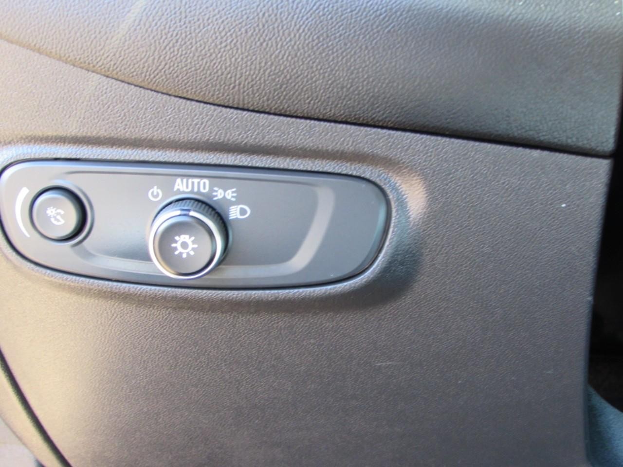 Chevrolet Equinox Vehicle Full-screen Gallery Image 13