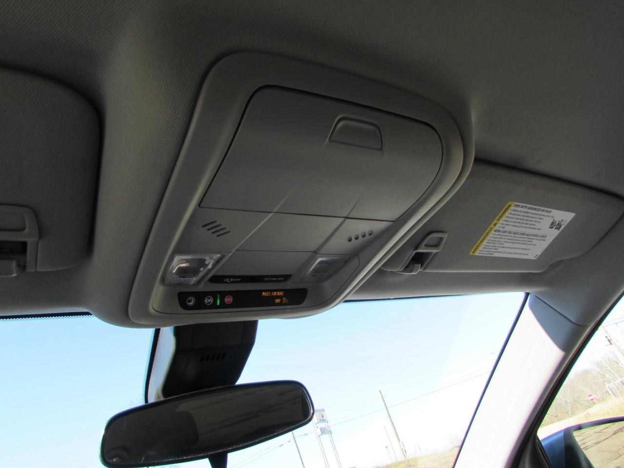 Chevrolet Equinox Vehicle Full-screen Gallery Image 18