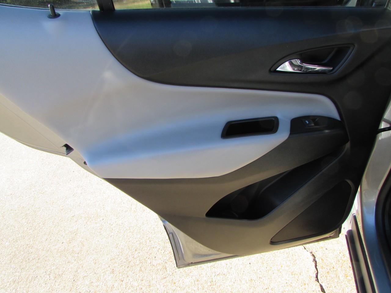 Chevrolet Equinox Vehicle Full-screen Gallery Image 24