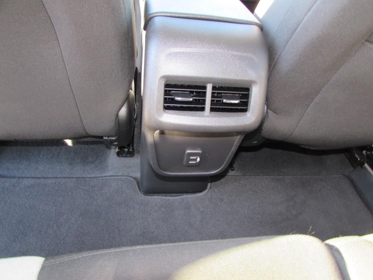 Chevrolet Equinox Vehicle Full-screen Gallery Image 26