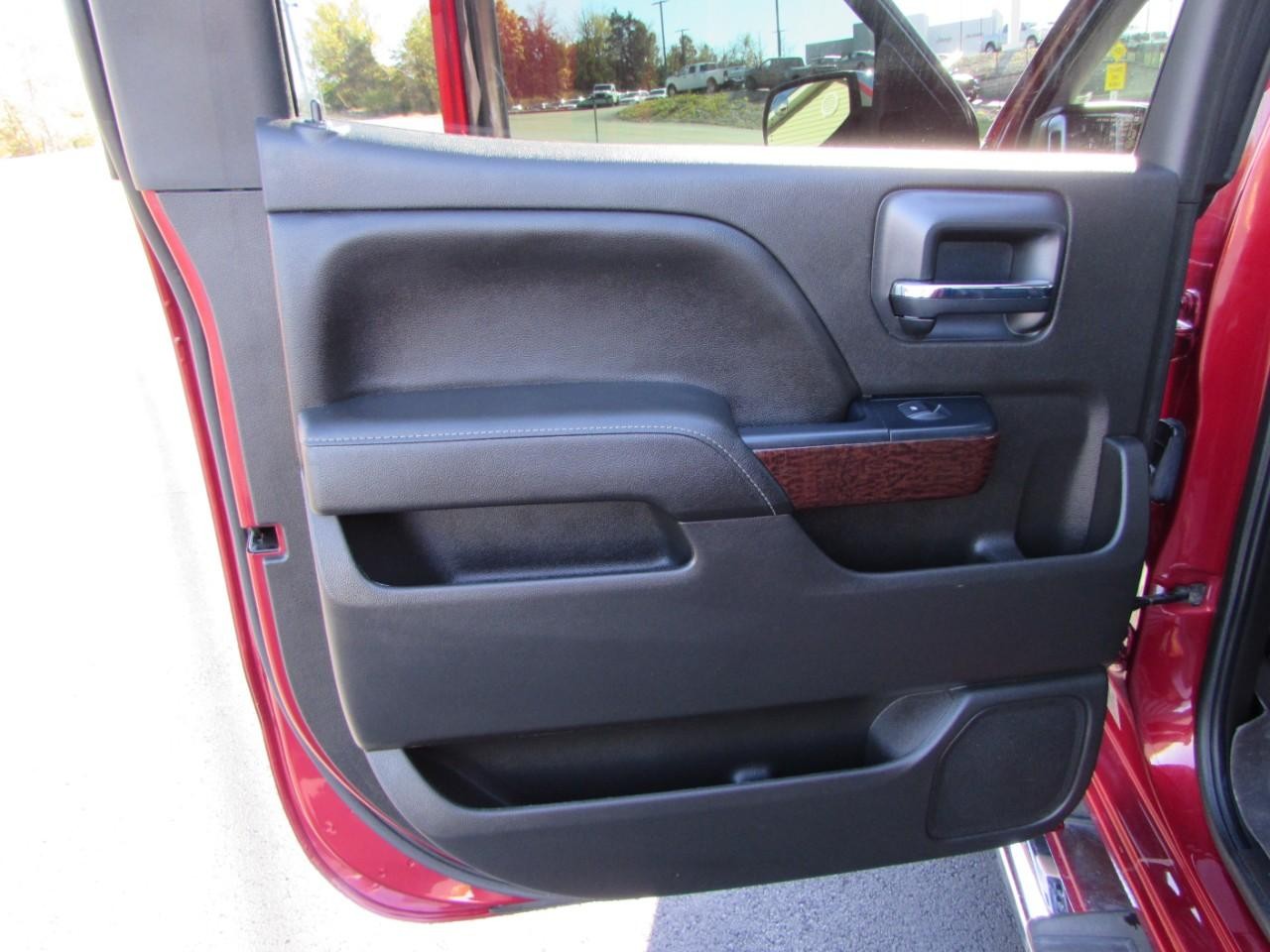 GMC Sierra 1500 Vehicle Full-screen Gallery Image 26