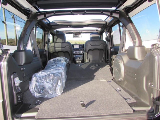 2026 Jeep Wrangler 4-Door Sahara - Photo 30