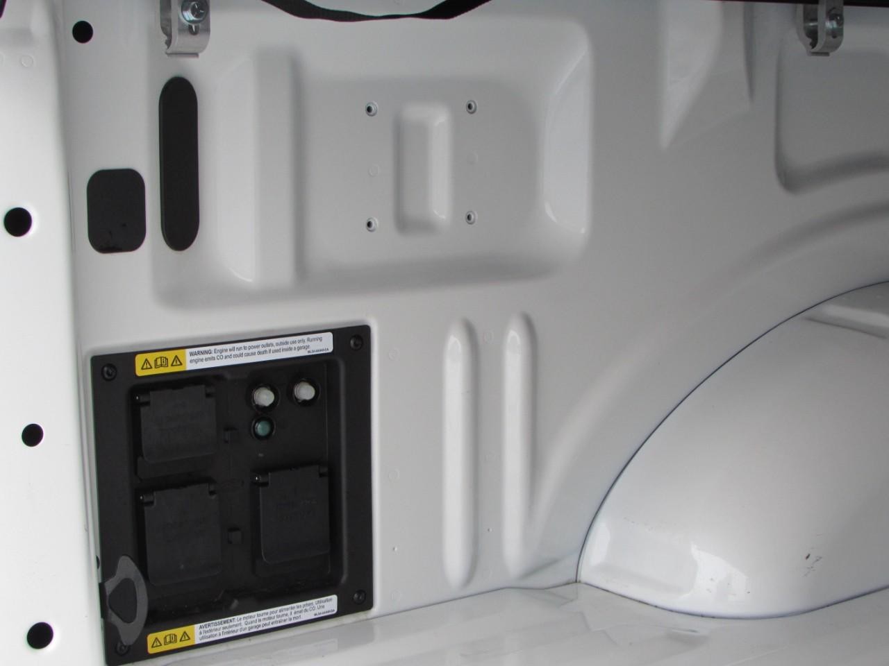 Ford F-150 Vehicle Full-screen Gallery Image 17