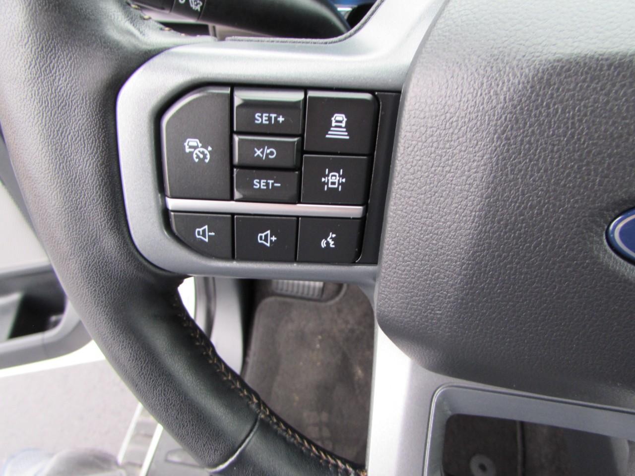 Ford F-150 Vehicle Full-screen Gallery Image 23