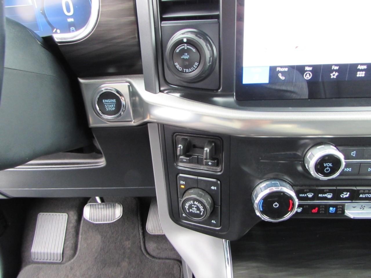 Ford F-150 Vehicle Full-screen Gallery Image 26