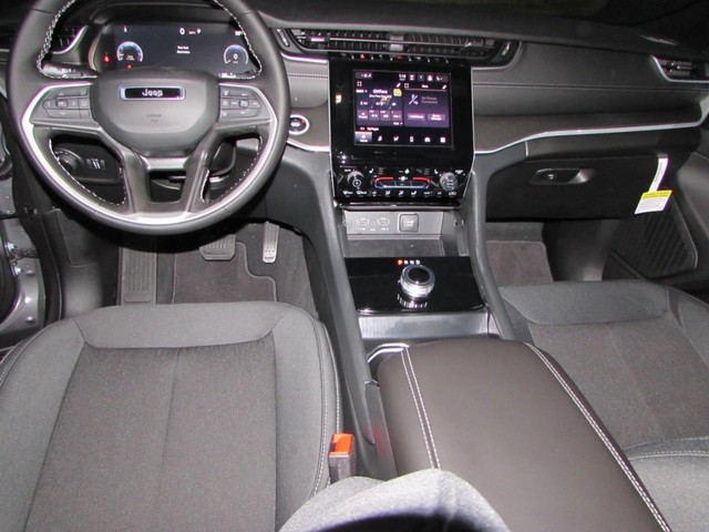 2025 Jeep Grand Cherokee Laredo - Photo 24