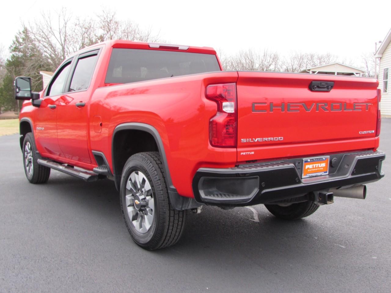Chevrolet Silverado 2500HD Vehicle Full-screen Gallery Image 05