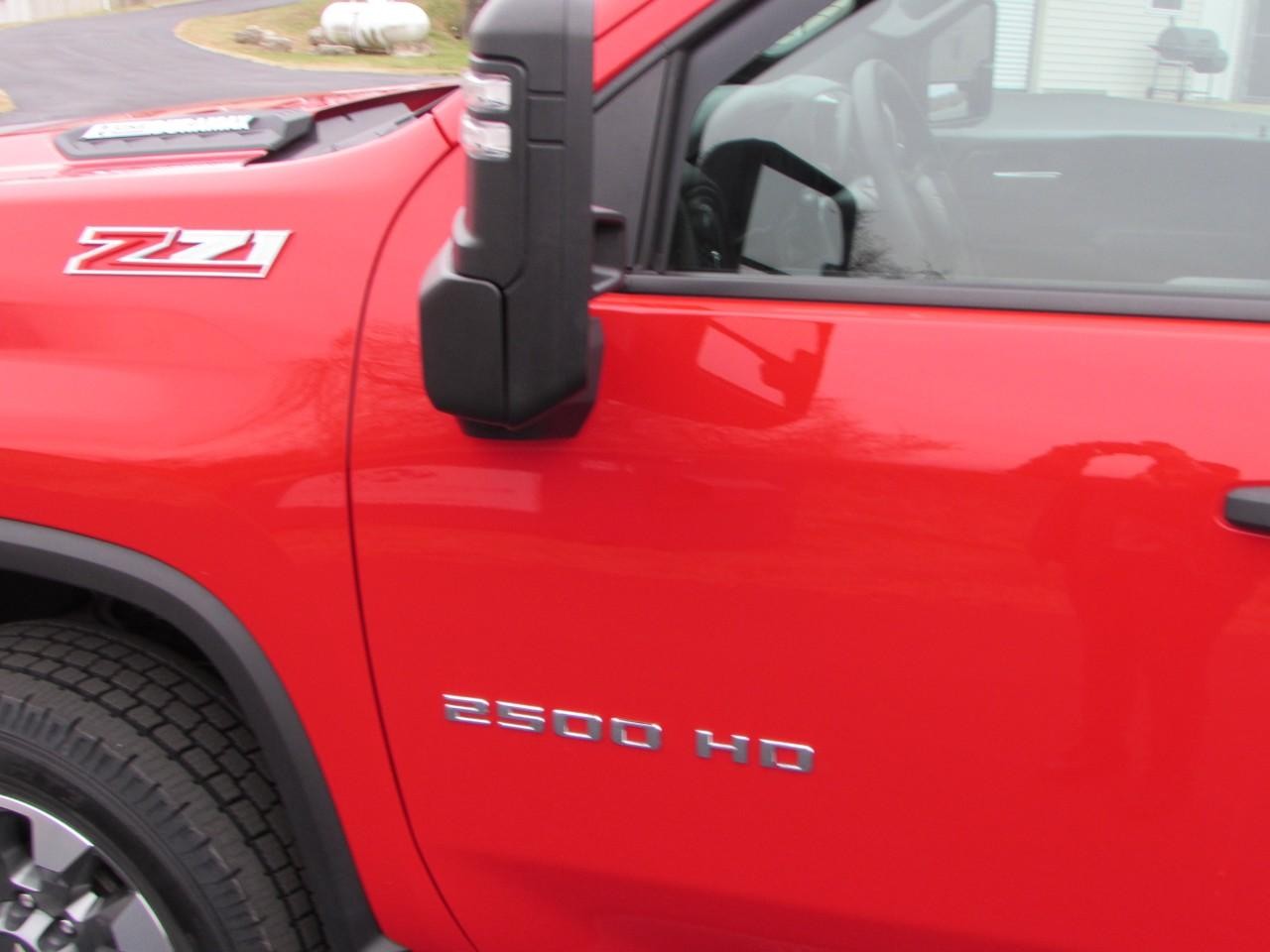 Chevrolet Silverado 2500HD Vehicle Full-screen Gallery Image 11