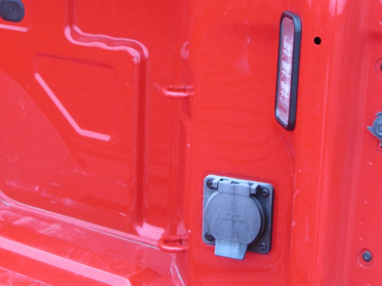 Chevrolet Silverado 2500HD Vehicle Full-screen Gallery Image 15