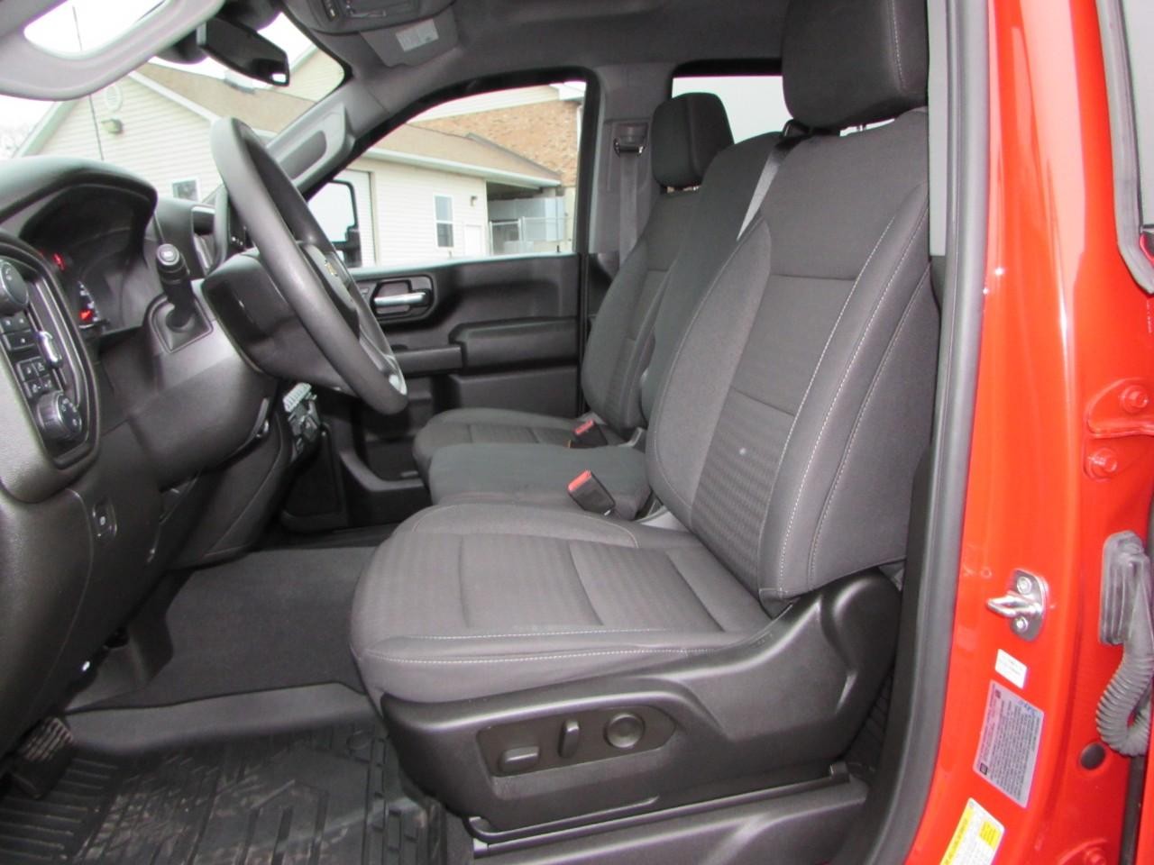 Chevrolet Silverado 2500HD Vehicle Full-screen Gallery Image 17