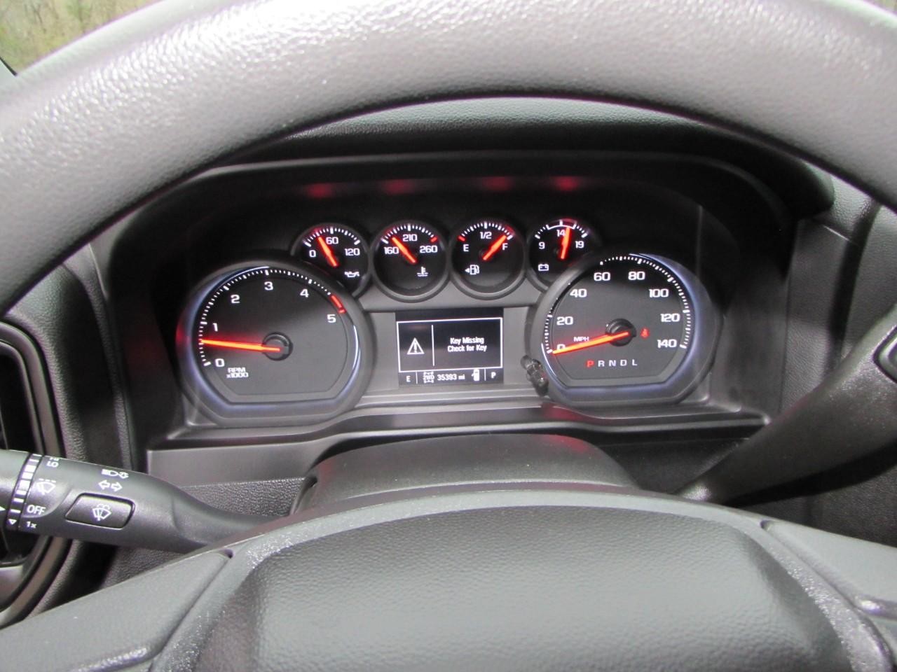 Chevrolet Silverado 2500HD Vehicle Full-screen Gallery Image 21