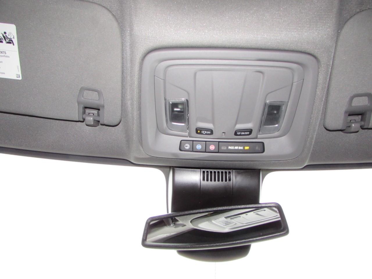 Chevrolet Silverado 2500HD Vehicle Full-screen Gallery Image 22