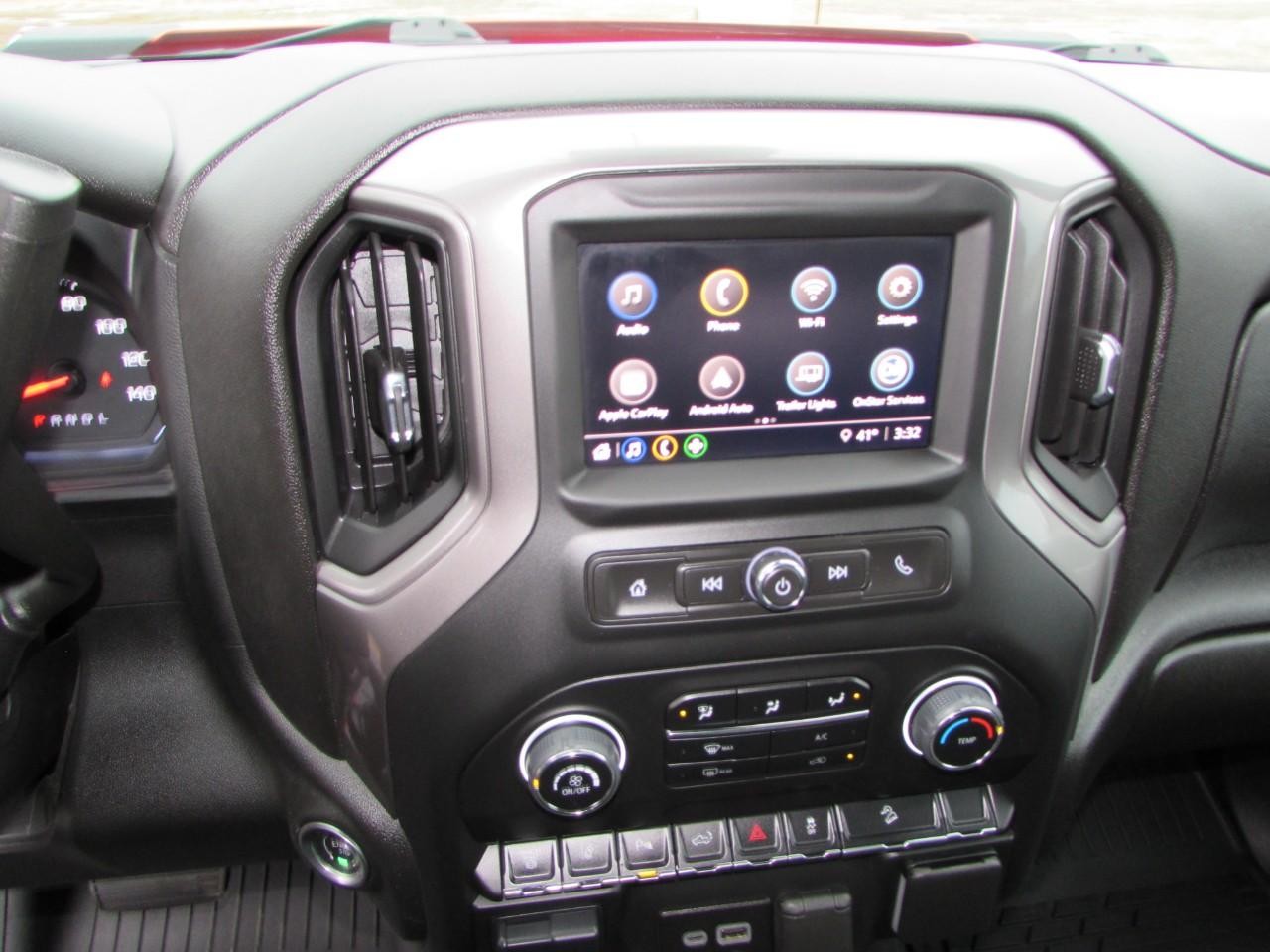 Chevrolet Silverado 2500HD Vehicle Full-screen Gallery Image 23