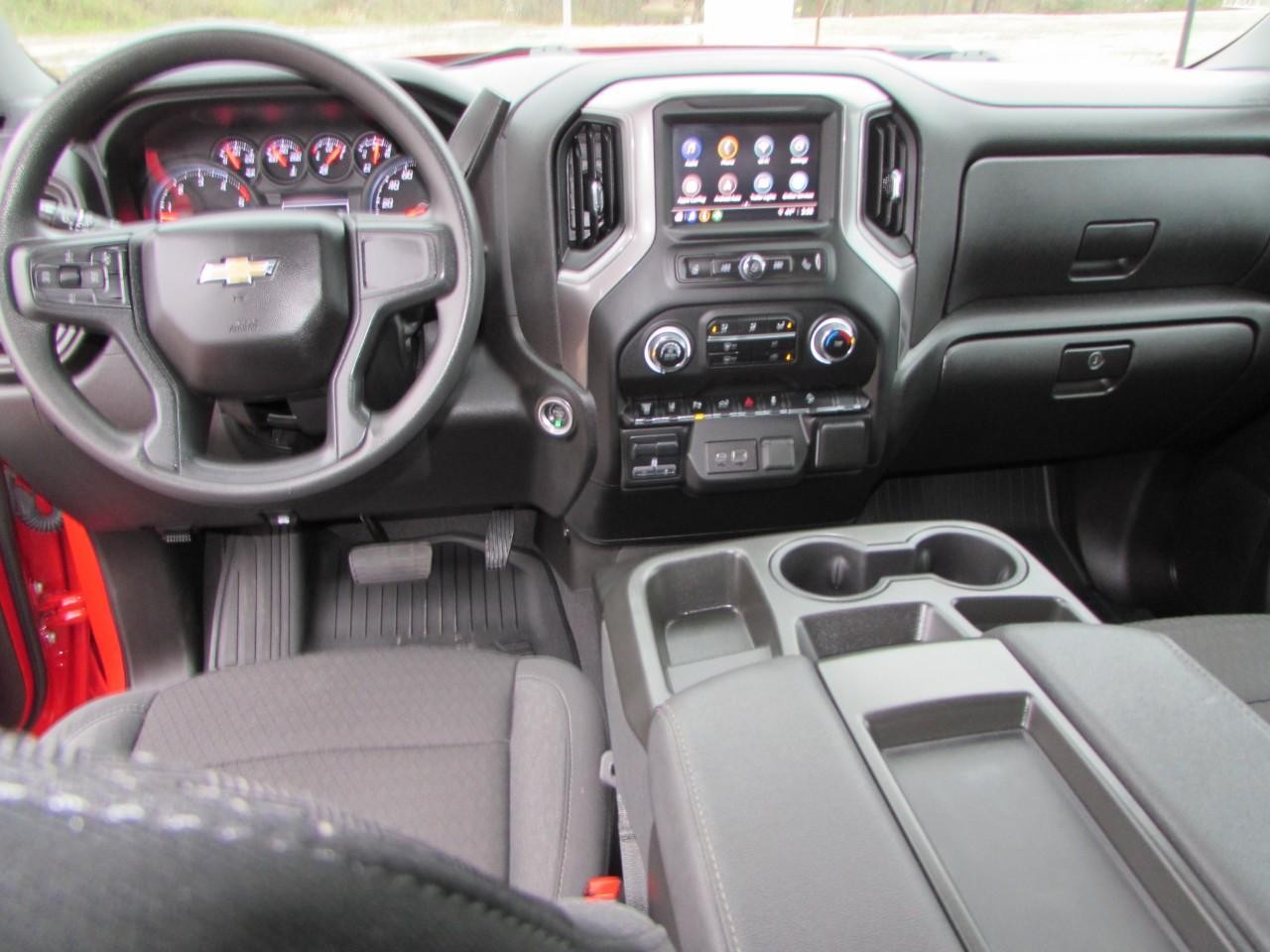 Chevrolet Silverado 2500HD Vehicle Full-screen Gallery Image 27