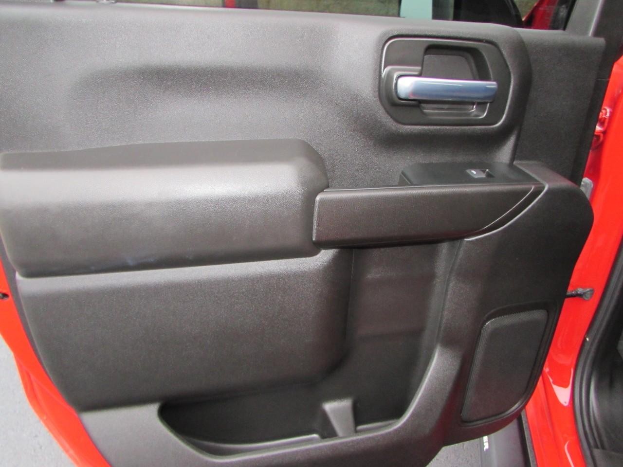 Chevrolet Silverado 2500HD Vehicle Full-screen Gallery Image 28