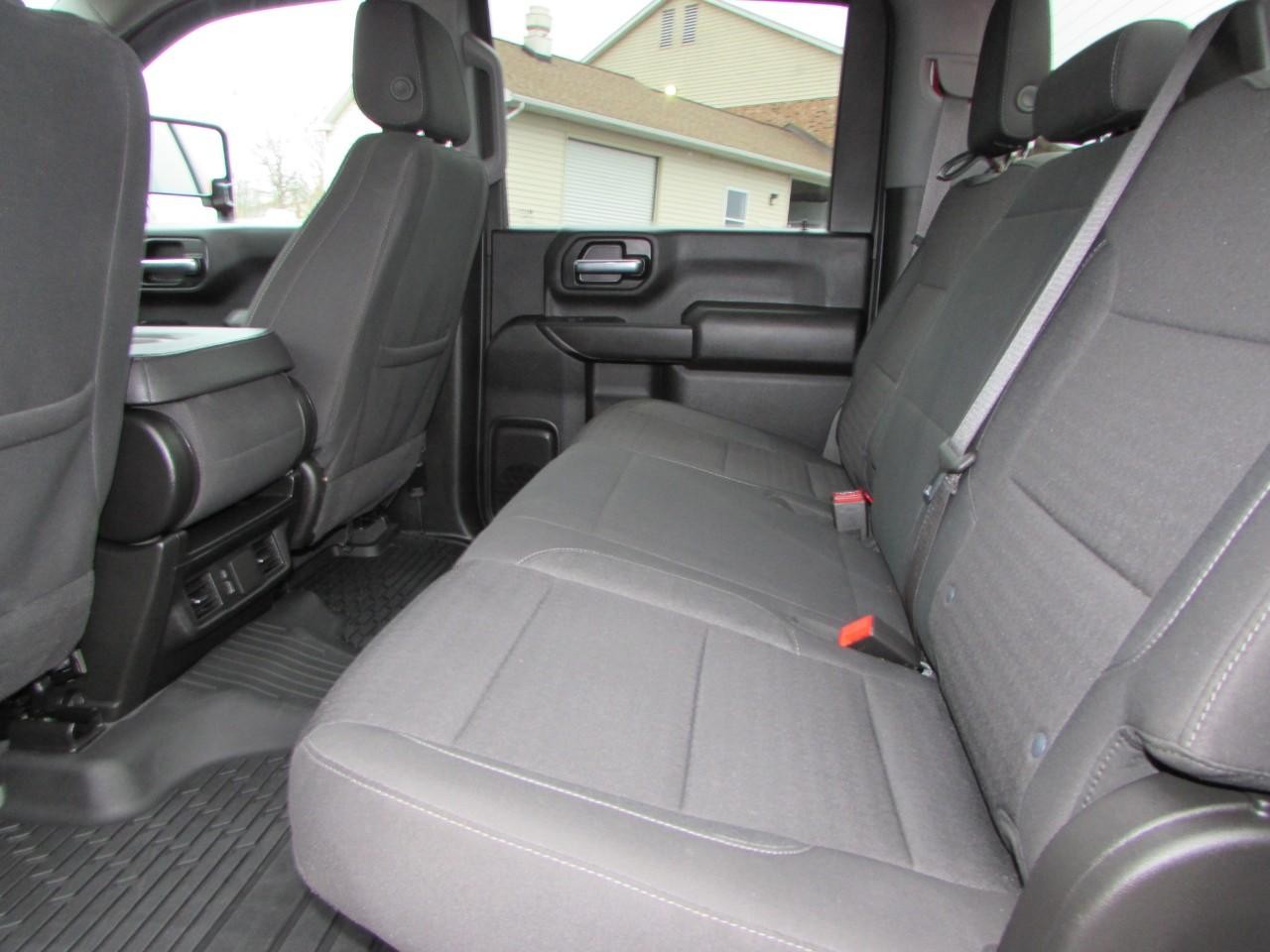 Chevrolet Silverado 2500HD Vehicle Full-screen Gallery Image 29