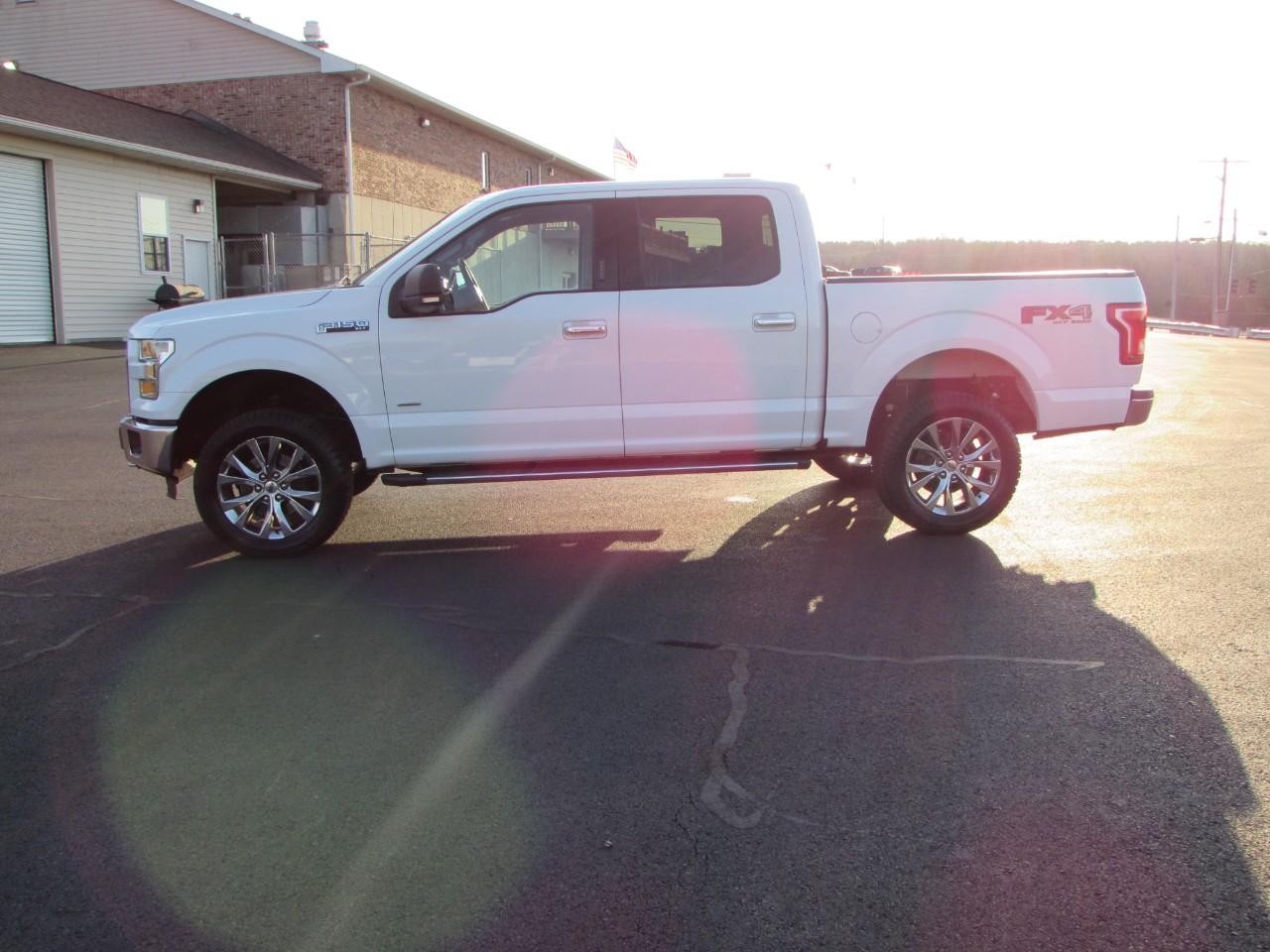 Ford F-150 Vehicle Full-screen Gallery Image 04