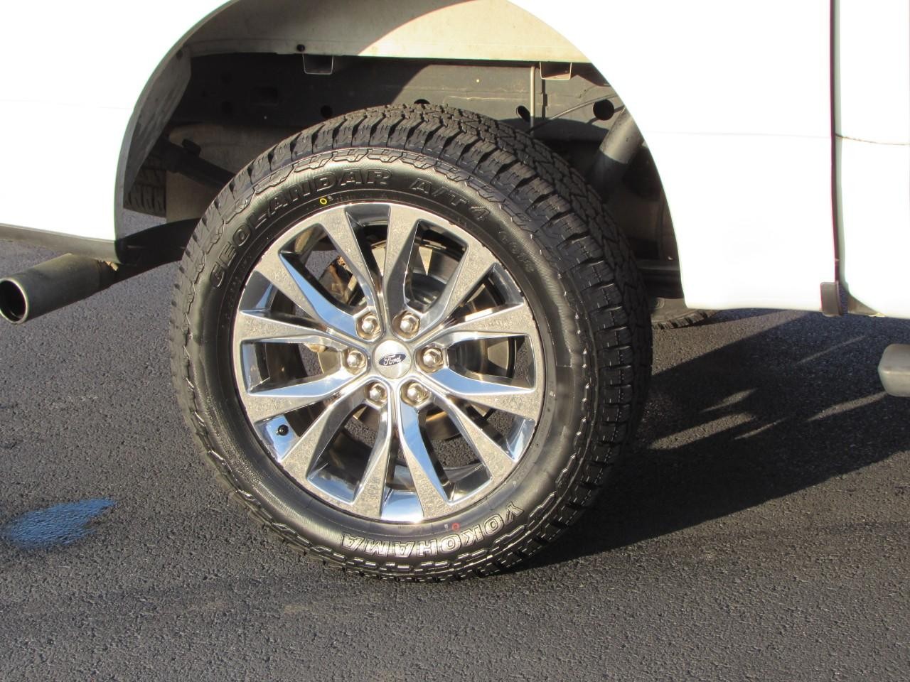 Ford F-150 Vehicle Full-screen Gallery Image 12