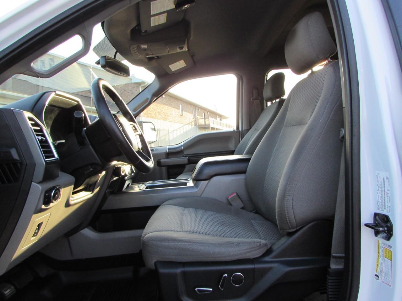 Ford F-150 Vehicle Full-screen Gallery Image 16