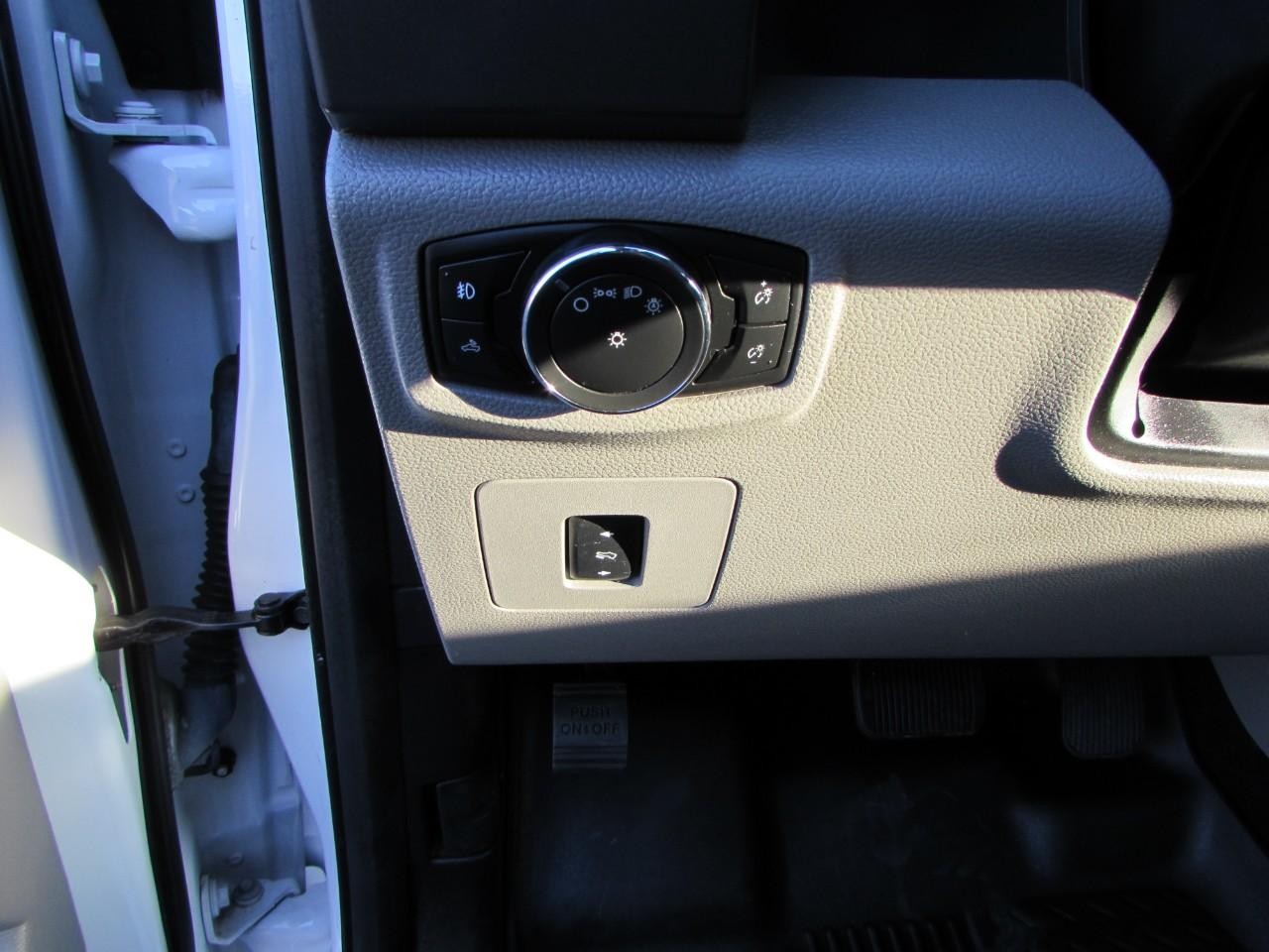 Ford F-150 Vehicle Full-screen Gallery Image 17