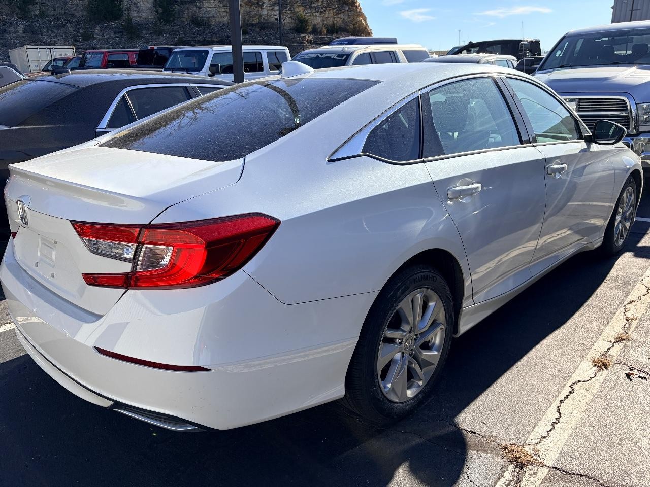 Honda Accord Vehicle Full-screen Gallery Image 03