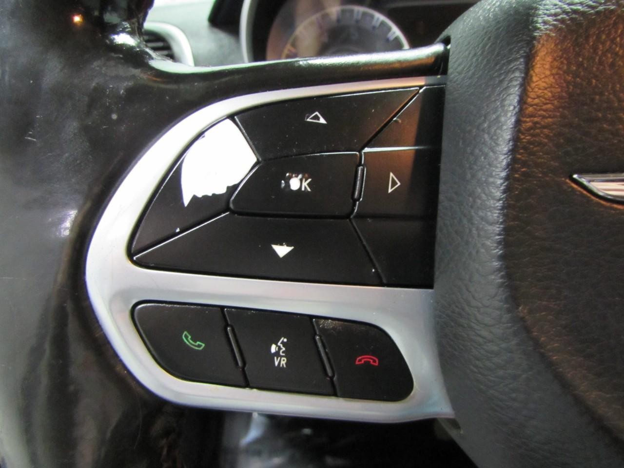 Chrysler 300 Vehicle Full-screen Gallery Image 23