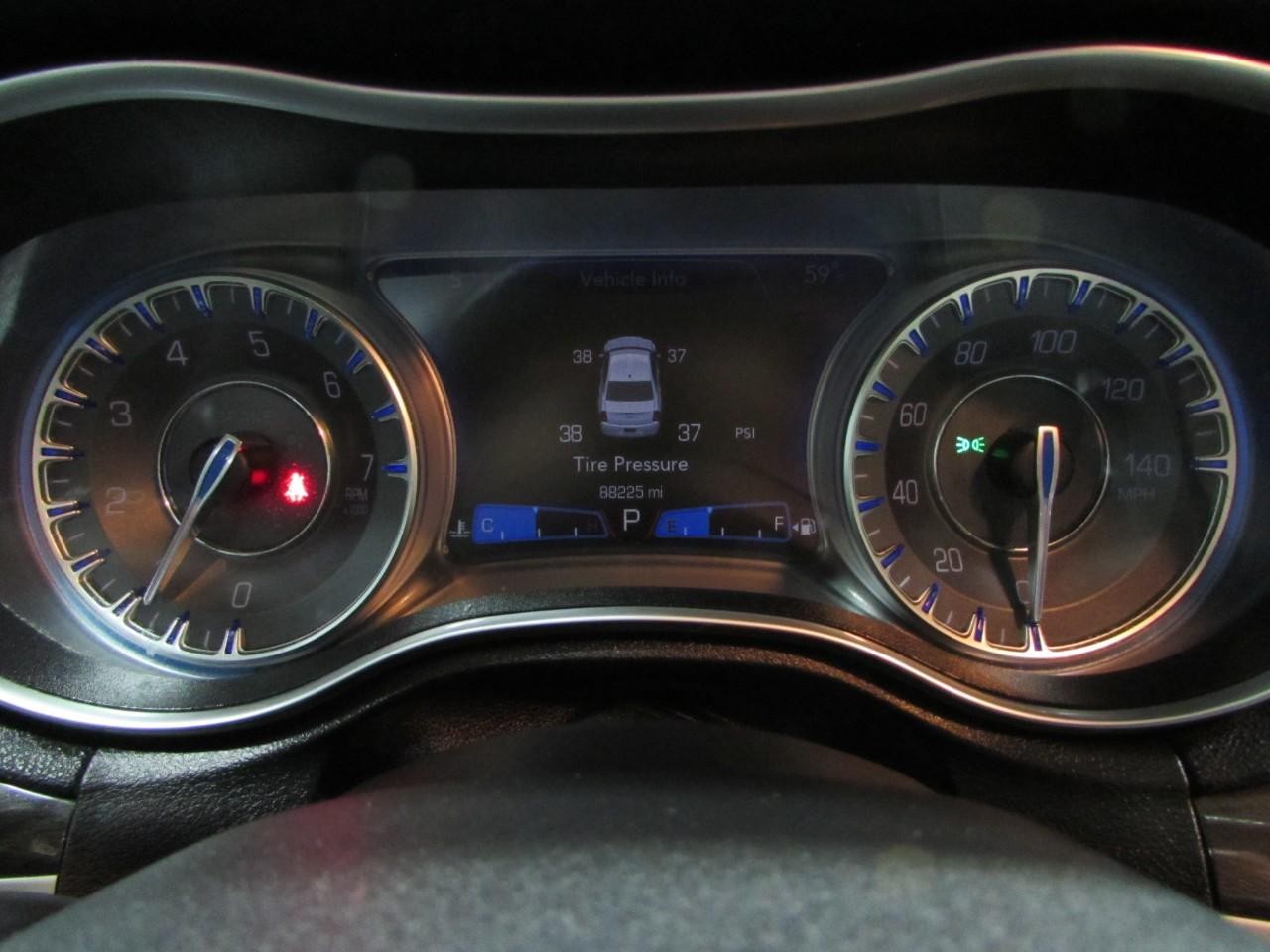 Chrysler 300 Vehicle Full-screen Gallery Image 25