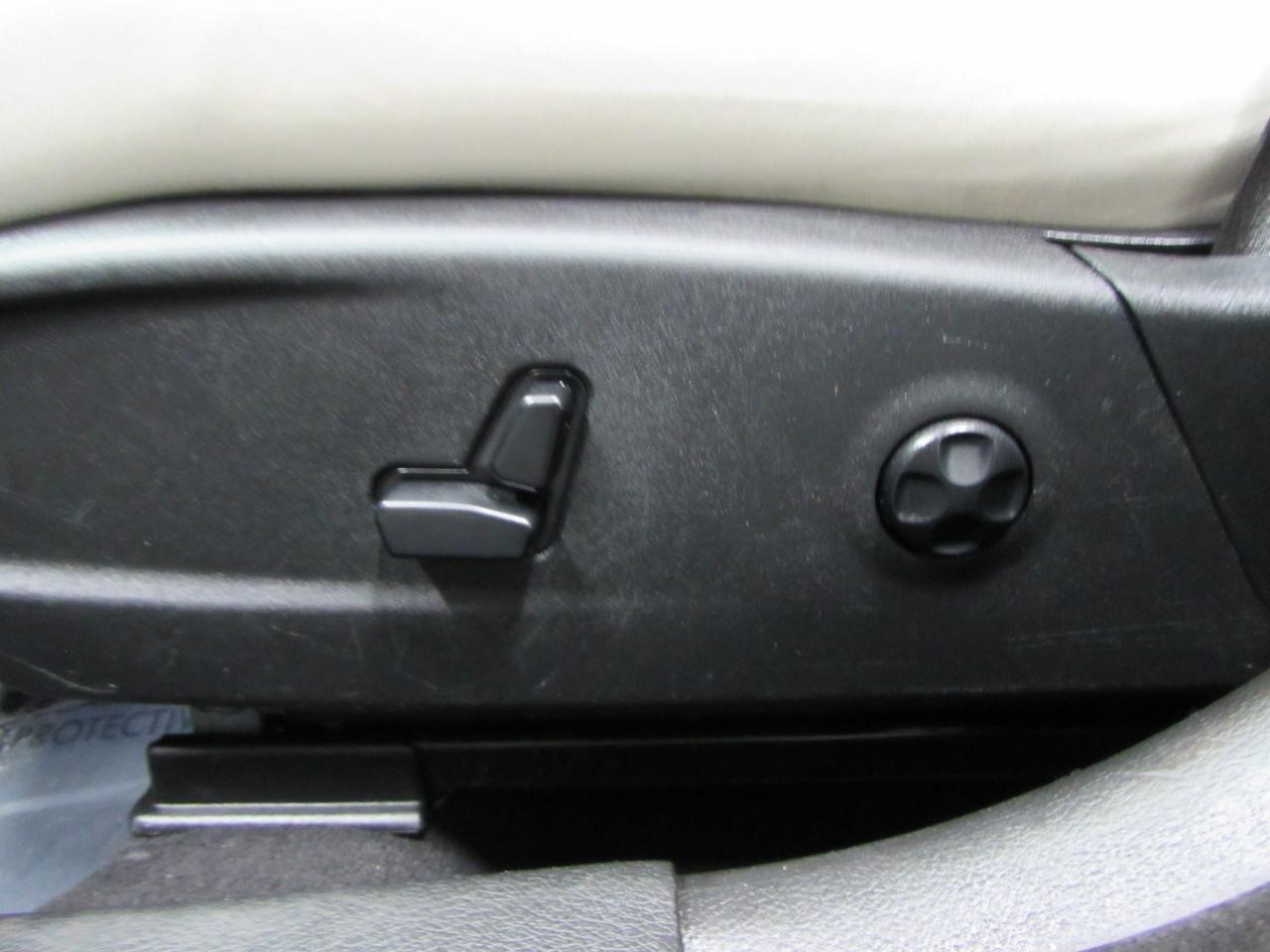 Chrysler 300 Vehicle Full-screen Gallery Image 29