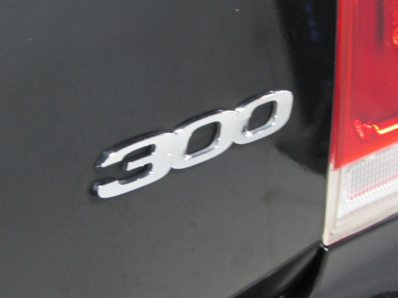 Chrysler 300 Vehicle Full-screen Gallery Image 31