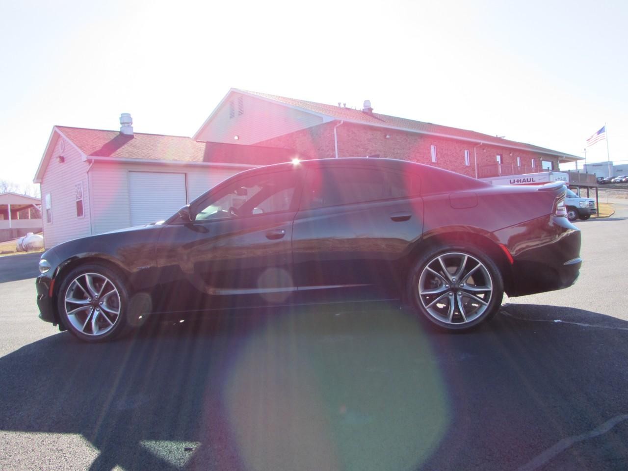 Dodge Charger Vehicle Full-screen Gallery Image 04