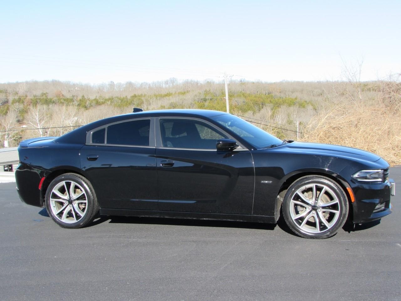 Dodge Charger Vehicle Full-screen Gallery Image 08