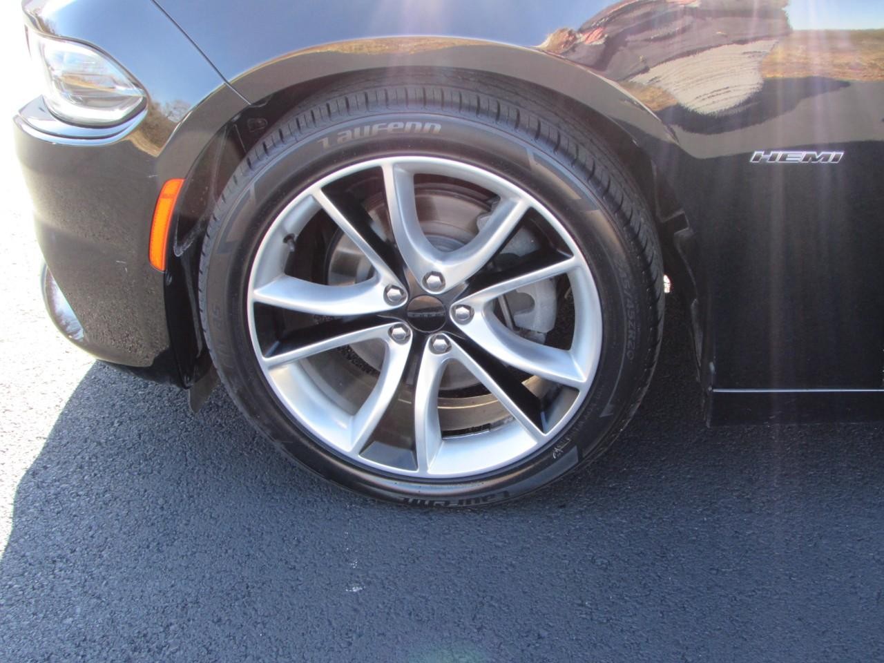 Dodge Charger Vehicle Full-screen Gallery Image 10