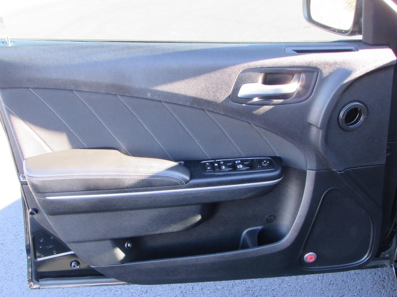 Dodge Charger Vehicle Full-screen Gallery Image 11