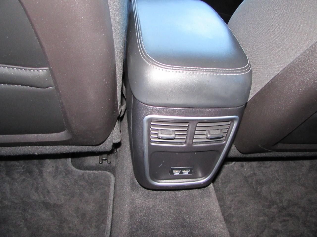 Dodge Charger Vehicle Full-screen Gallery Image 25