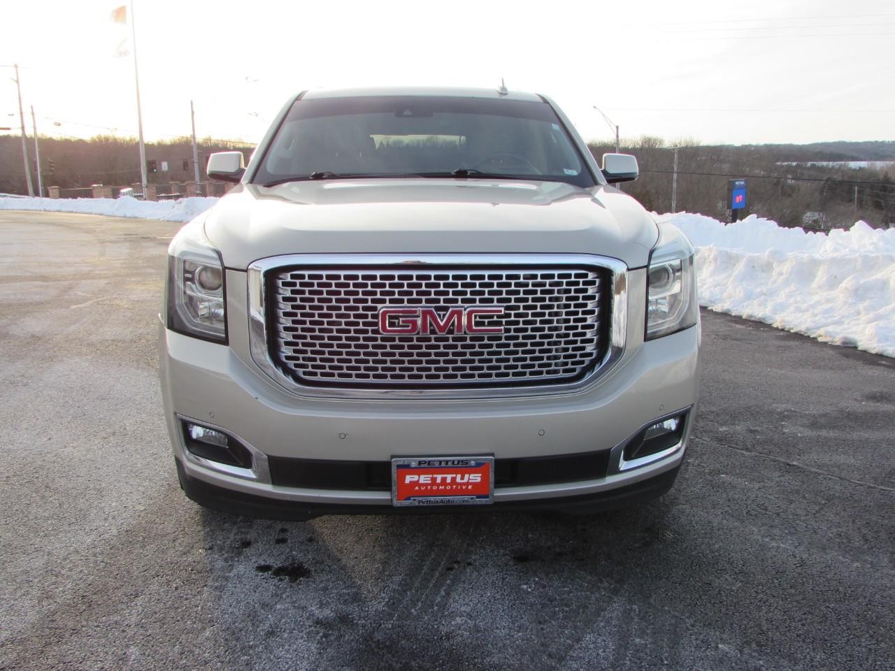 GMC Yukon XL Vehicle Full-screen Gallery Image 02