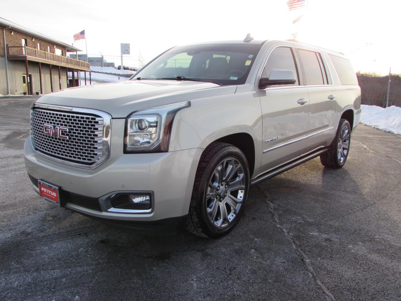 GMC Yukon XL Vehicle Full-screen Gallery Image 03