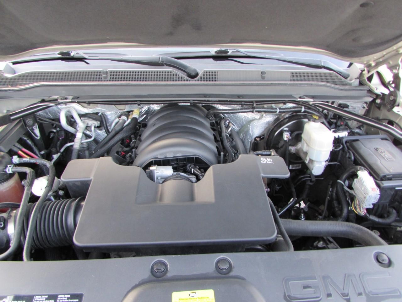 GMC Yukon XL Vehicle Full-screen Gallery Image 09