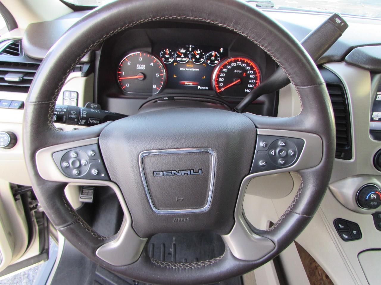 GMC Yukon XL Vehicle Full-screen Gallery Image 14