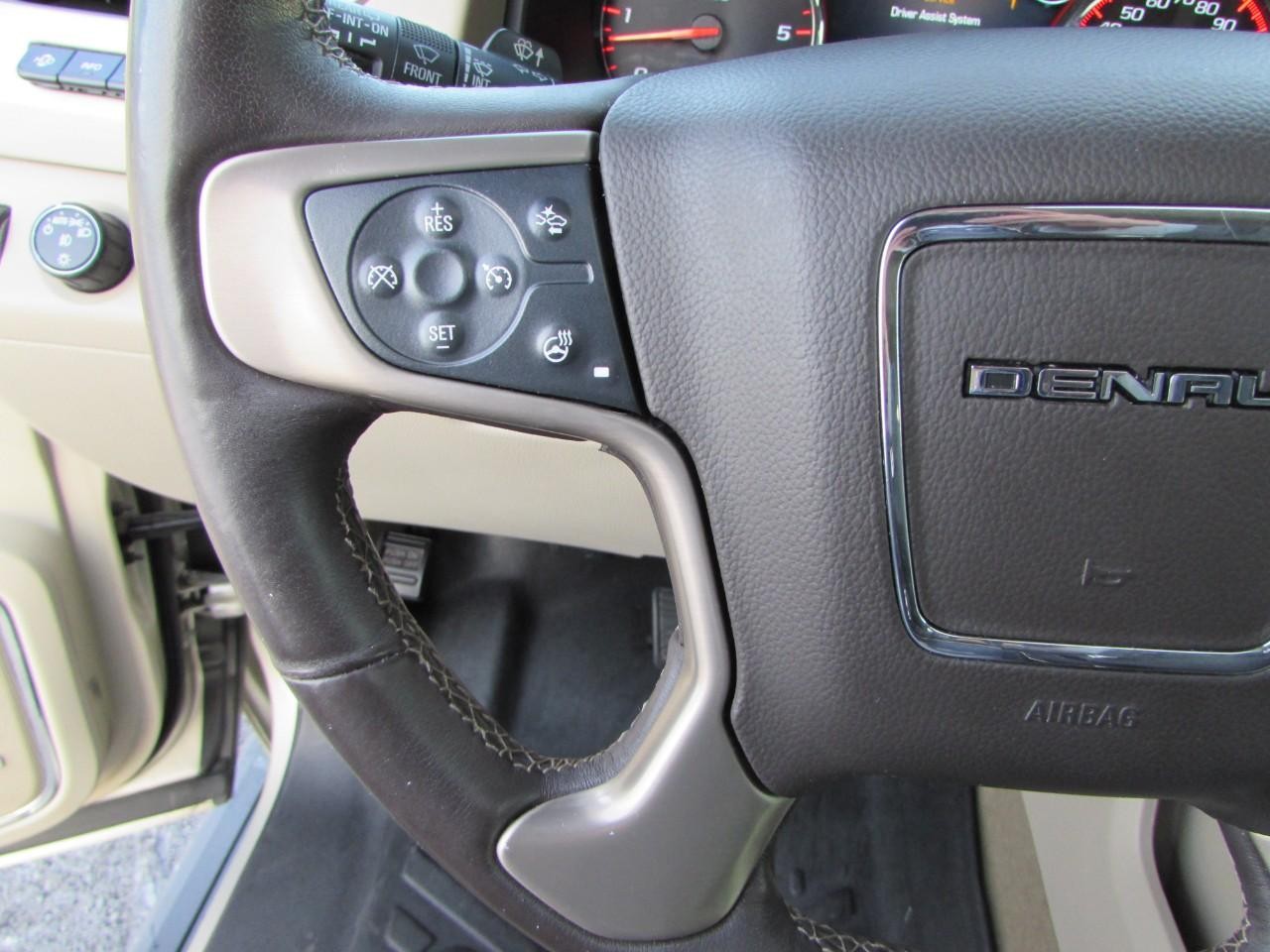 GMC Yukon XL Vehicle Full-screen Gallery Image 15